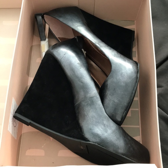 Wedge heels ankle strap pumps - Picture 2 of 5